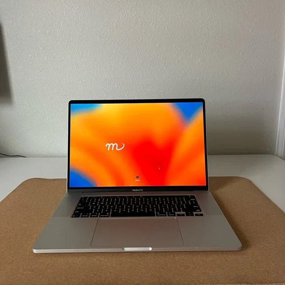 Apple MacBook Pro 16 (512GB SSD, Intel Core i7 9th GHz
